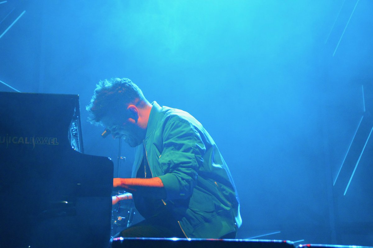 HectorPeCal's tweet photo. Que me miren como ella a @PabloLopezMusic. Twitter haz tu magia para que le llegue. https://t.co/fC0UwwKISk