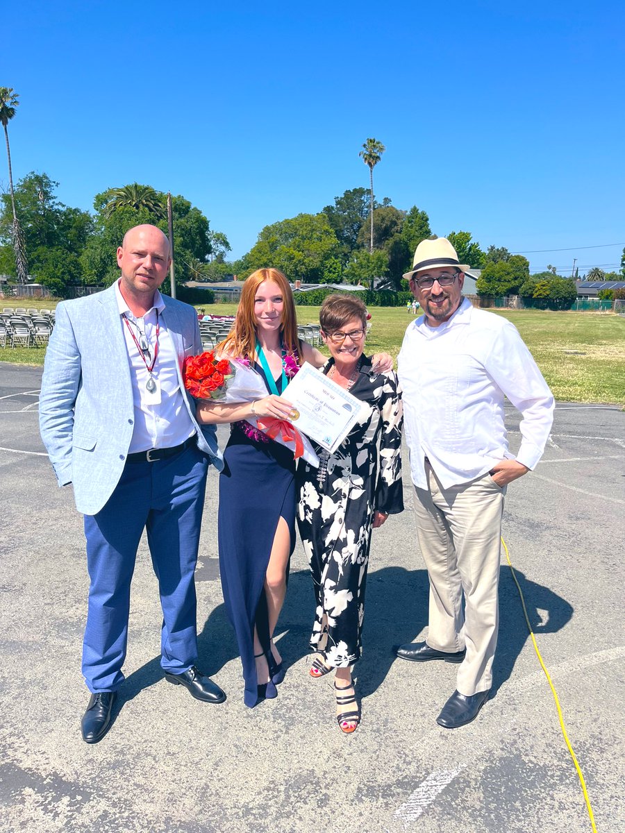 MargaMarshall's tweet photo. #HOLAUno y #HOLASeis ✈️
What a #HOLAwesome 8th grade promotion Celebration. Thank you @sbomobil for taking care of my baby! Taking off and on her way to @NorthgateHS she goes! #onceaJetALWAYSaJet #mamáorgullosa https://t.co/9oRYbm3QuR
