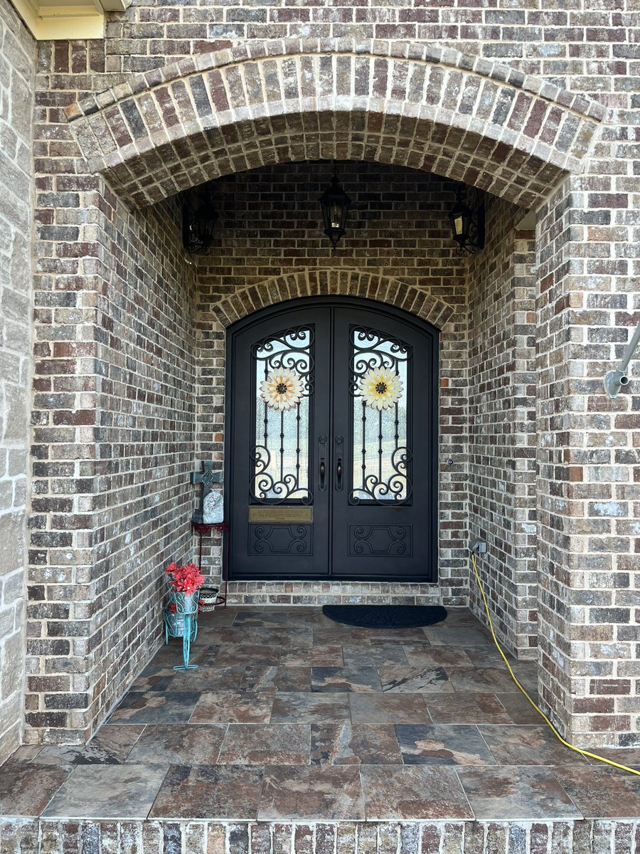 The front entrance is clean, this is a once a year deal for me and that’s all I can handle‼️😆‼️