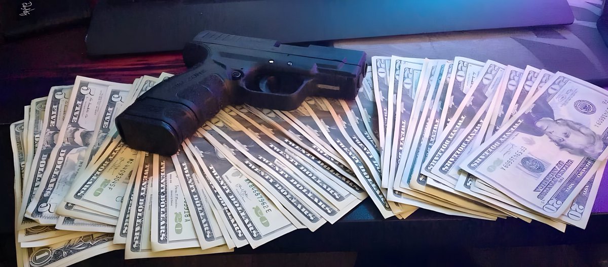 solminingpunk's tweet photo. Itโs that time of the year, the time of the year the MAGIC MONEY STRAP makes his way around social media!
Legend foretells that if you RETWEET and LIKE the MONEY STRAP, You will have good luck for 69 years.
RT FOR GOOD LUCK, GOOD BUCK,AND GOOD FUCK
#moneyStrap #Smithnwesson https://t.co/y4Wkk6RZrl