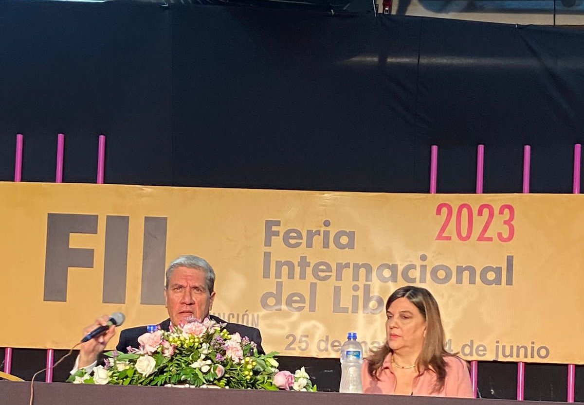 jmgbibolini's tweet photo. Ayer presenté mí libro “Paraguay + . Posicionamiento Global de Paraguay para la Recuperación”,  con prólogo del Ex Pdte de #Uruguay Julio Maria Sanguinetti. Fue
Feria Internacional del Libro de Asunción.

Gracias @SoledadVillagr1 y a todas las personas que me acompañaron. 1/3 https://t.co/07A6PvsDhW