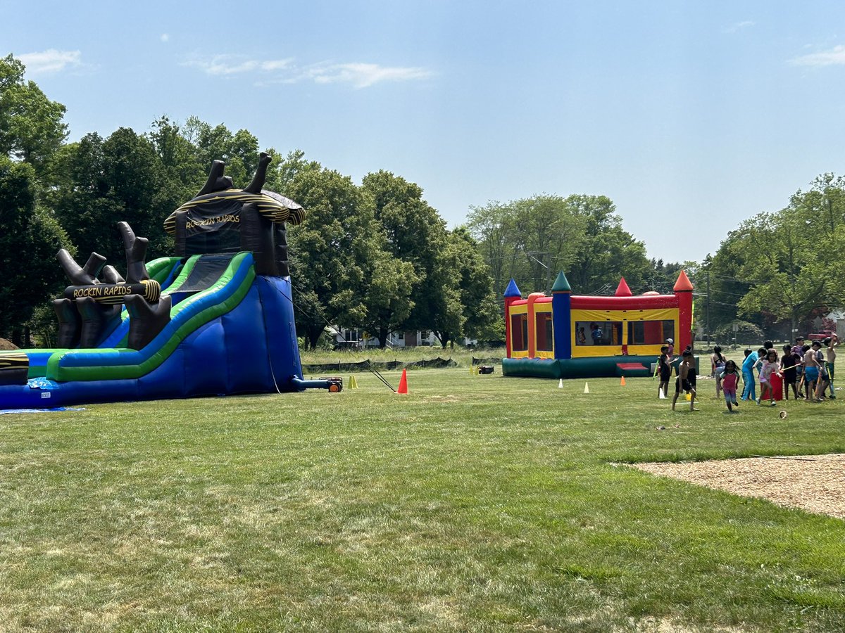 MrsCookWI's tweet photo. A great day for the PTA sponsored 3rd Grade Carnival at Wicoff! 🦊💙🧡@WicoffjF @mwelborn12 https://t.co/9Ele1MYujf
