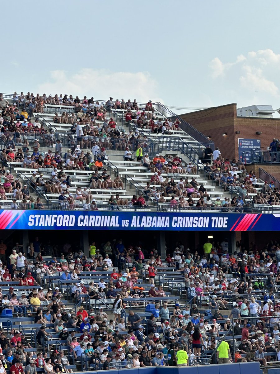 MoffittTonya's tweet photo. @SoftballRise is at the College World Series watching Alabama Vs Stanford.  #WCWS #risesoftballclub #risesoftball https://t.co/cxR4hm76Kw