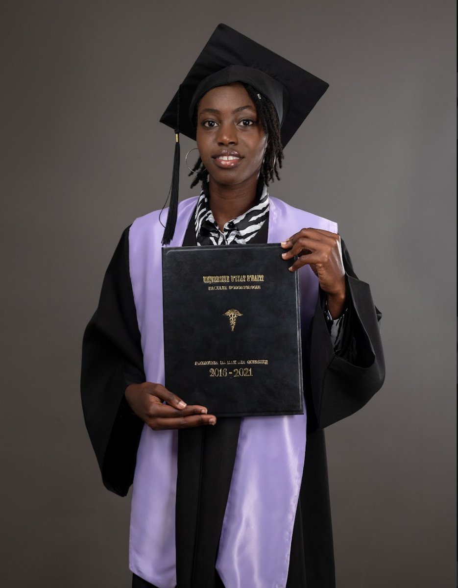 assurdent's tweet photo. Nous tenons à présenter nos plus sincères félicitations à notre collaboratrice Dr. Mélissa Laramé pour l'obtention de son Diplôme. Nous sommes fiers du chemin que tu as parcouru et nous te souhaitons du succès dans cette nouvelle étape de ta vie notre Chirurgienne-dentiste. https://t.co/8NGTDtBe9e
