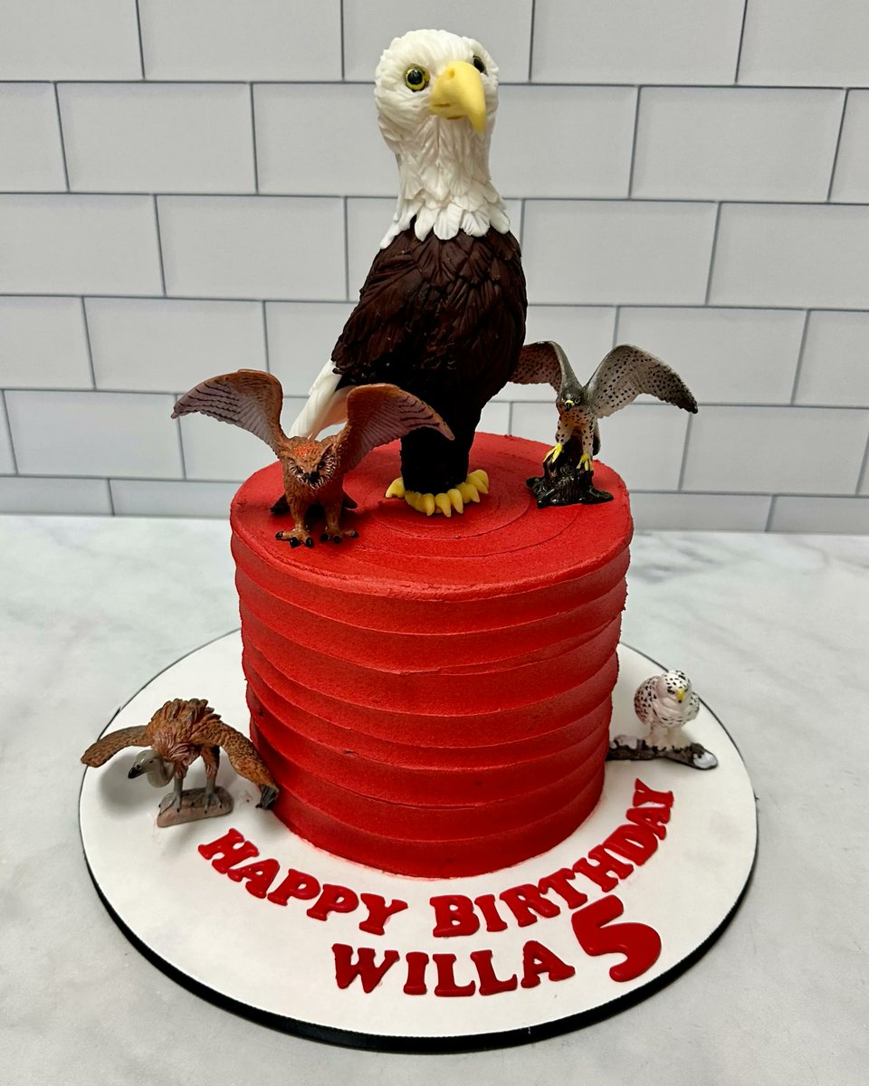 Birds of prey can spot a cake from a mile up 🦅

#birdcake #kupcakekitchen #wantcake #birthdaycakeideas #birthdayideas #birthdayinspiration #birthdayideasforkids #customcakes #3dcake #amazingcakes #birthdaycakeforkids #cakeforhim #cakeforher #cakeforkids #santaclarita