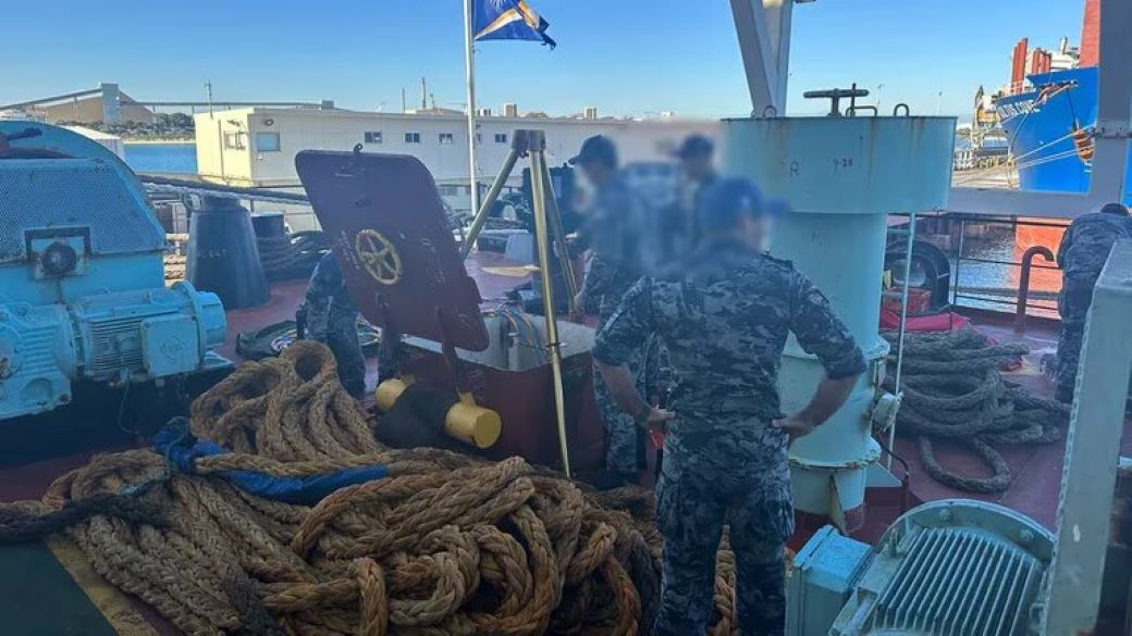Chubutparatodos's tweet photo. La #Aduana y la #PROCUNAR investigan la ruta de los 800 kilos de cocaína encontrados en Australia en un barco que partió de Argentina
https://t.co/0vVOWbovgZ
#ChubutParaTodos https://t.co/gGxqwhxiEO