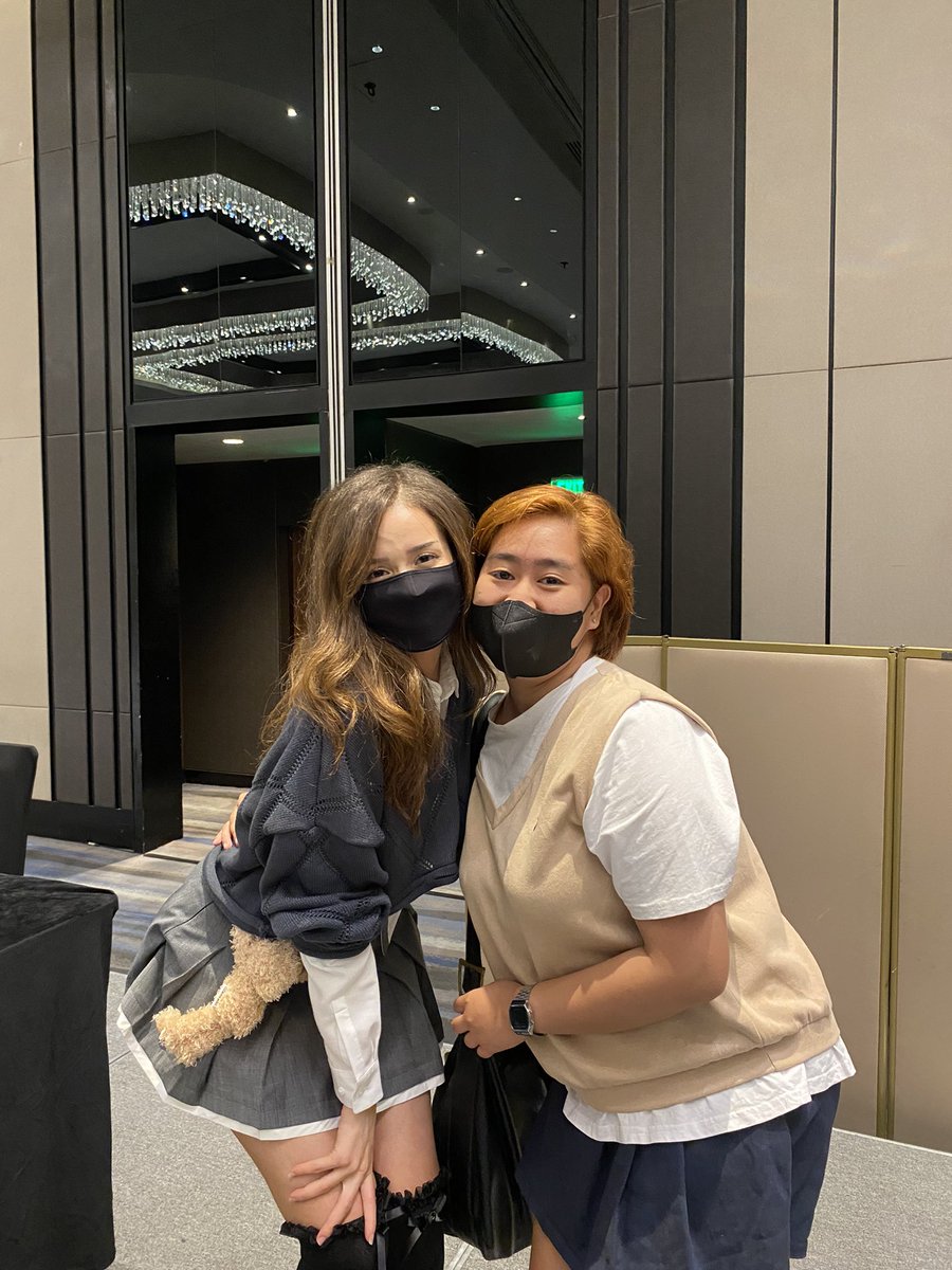 Zdacccc's tweet photo. Finallly a “Poki x Poopi” photos 🥹🩷

Thank you for being so sweet @imane 😭 https://t.co/k73V1O69ct