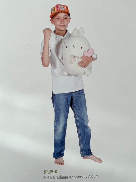 this picture makes me so sad he sold his shoes for molang