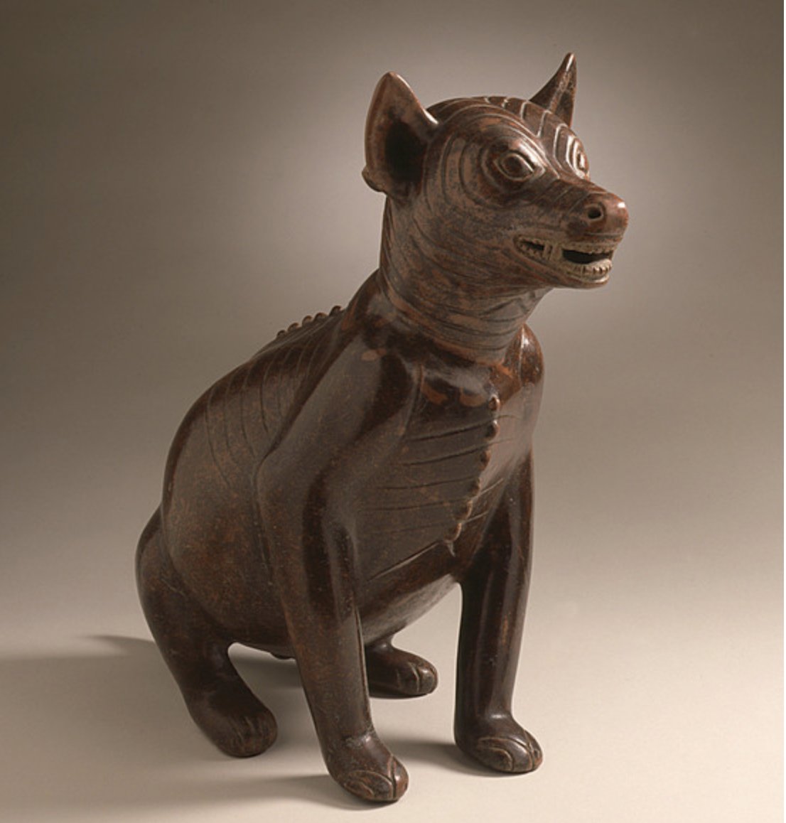 PoeTheBadger's tweet photo. Have you ever seen one of these ceramic dogs in a museum? You were probably like "So cute!"😍

...and then you read the label and learned they were food for the afterlife and went "Oh..."😢

Turns out, Museums are missing something VERY important about these dogs (A THREAD)🧵 https://t.co/hMwY2O5tQy