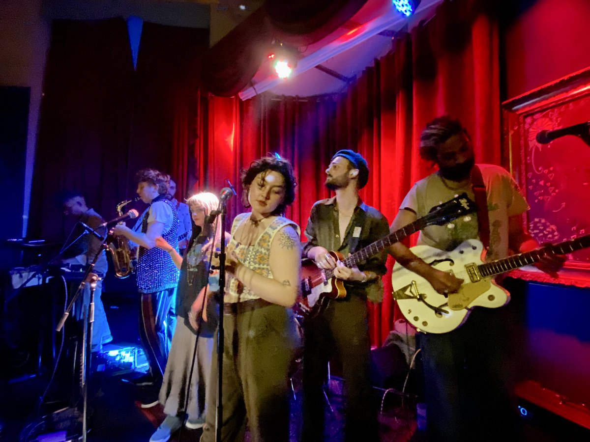 Yet another super gig from <a href="/mdrakehshake/">Mandrake Handshake</a> 4th time, never disappoint with support from <a href="/webmomss/">Karum</a> <a href="/bhtotnes/">𝗧𝗵𝗲 𝗕𝗮𝗿𝗿𝗲𝗹 𝗛𝗼𝘂𝘀𝗲, 𝗧𝗼𝘁𝗻𝗲𝘀</a> 👍🏻