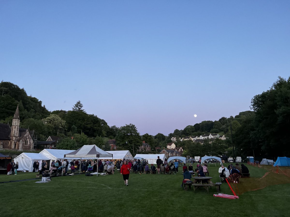 Newland400's tweet photo. ‘And the moon rose over an open field…’ Thanks to the Godseys, the Bell and all the singers and players for an unforgettable night of #Redbrook music, song and inspiration. https://t.co/cWcpuC35a6