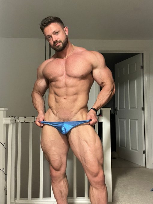 Guess who's back? 👀 https://t.co/2cmHLfVg6C 🔞 https://t.co/2u0hVw2Gvu