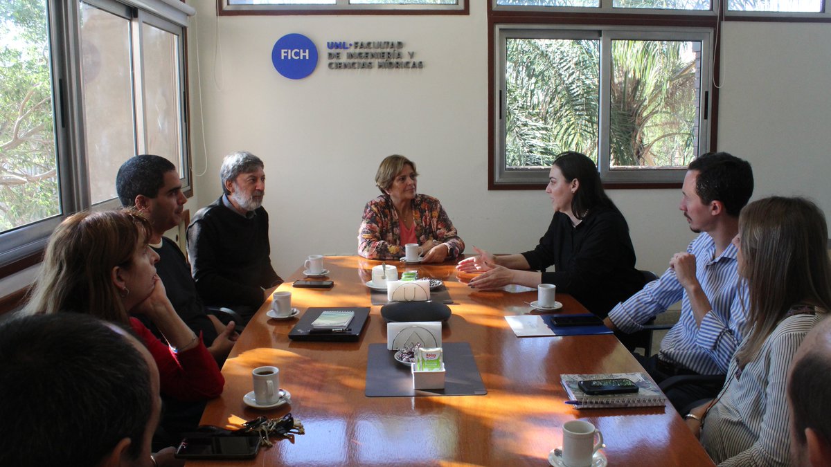CienciaSantaFe's tweet photo. 🔬 | Visitamos la @UnlFich y nos reunimos con su decana, Marta Paris, y su equipo de trabajo.

Recorrimos el Laboratorio de Ingeniería Ambiental "Ing. Manuel Isla", para conocer los avances del Proyecto Federal de Innovación - PFI 2022, a cargo de investigadores de esta facultad. https://t.co/6Rfx3JcZvj