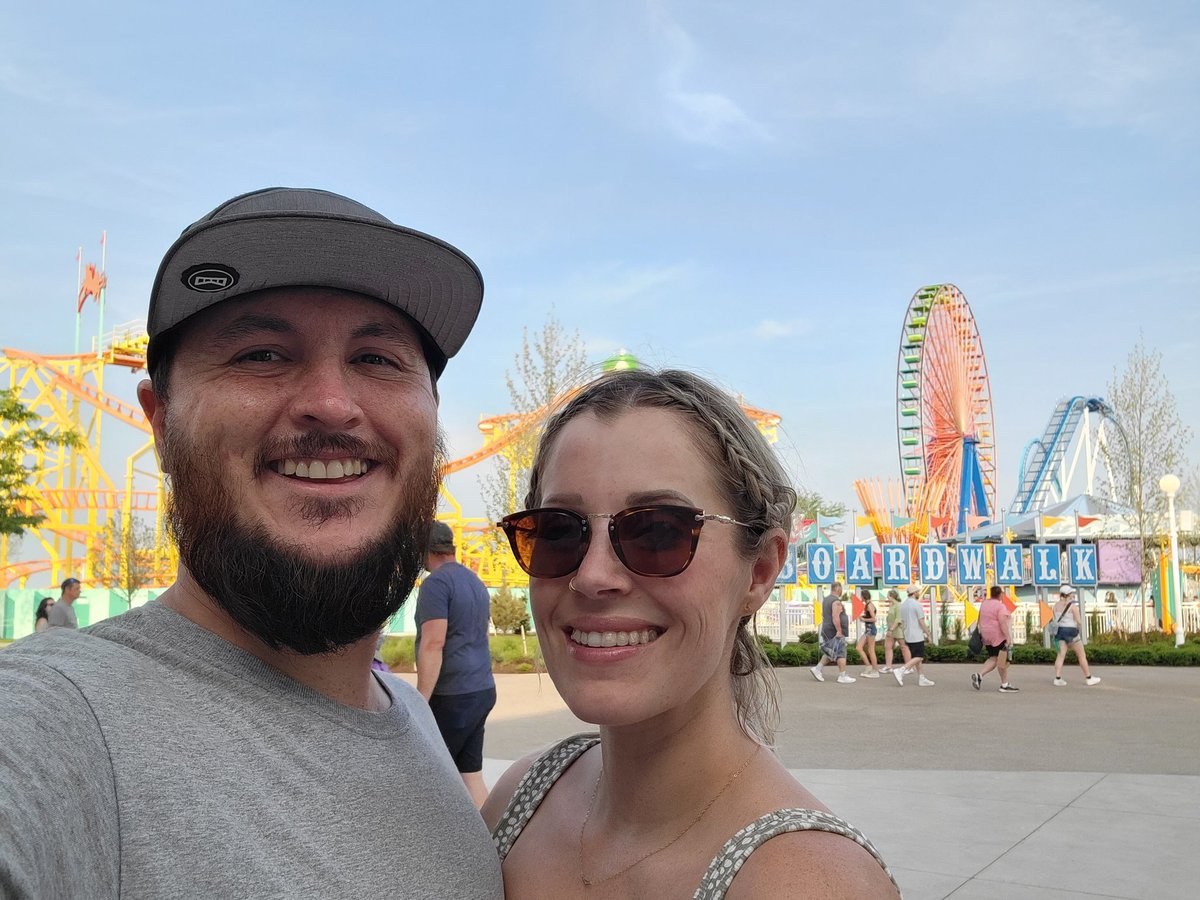 MisterJohnnyV's tweet photo. Great days @cedarpoint #coastermania &amp; Hotel Breakers! Riding it all. Plus @TonyClarkCP gave out a keychain I have to maintain at all costs until next year! #summer #secrets https://t.co/OEAa4vwFG8