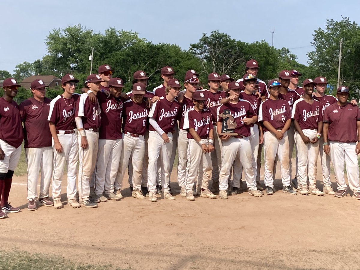 ⁦⁦<a href="/UDJBaseball/">U of D Jesuit Baseball</a>⁩ takes home today’s ⁦<a href="/MHSAA/">MHSAA</a>⁩ District Championship! Go Cubs!