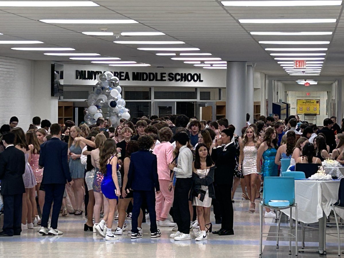 8th grade dance time. ⁦<a href="/RackleyNate/">Nate Rackley</a>⁩ ⁦<a href="/PalmyraSchools/">Palmyra Area SD</a>⁩