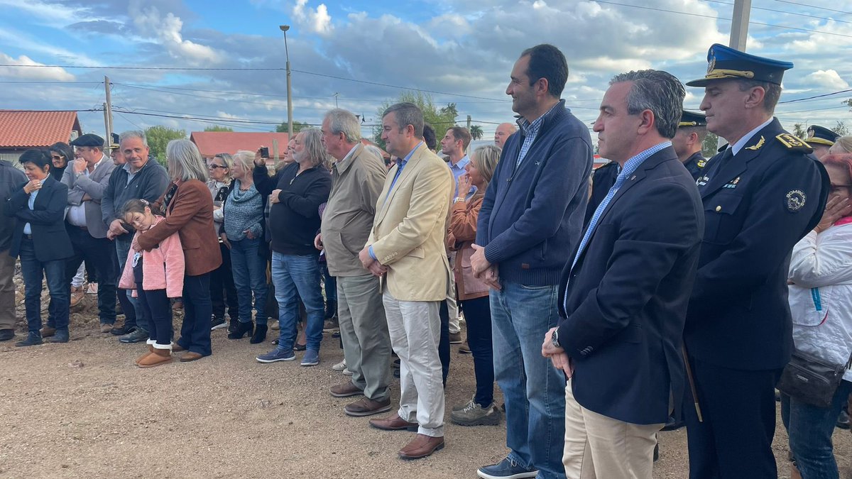 SosaAbella's tweet photo. Inicio de obras del Cuartelillo de Bomberos en Tala-Canelones.
A iniciativa del alcalde @PEDERNAL1975 
ASSE cedió en comodato parte del terreno del Centro Auxiliar al @Minterioruy, que a su vez hizo convenio con @MevirOficial
El Estado cerca de la gente, trabajando en conjunto ! https://t.co/io3kjHEhV6