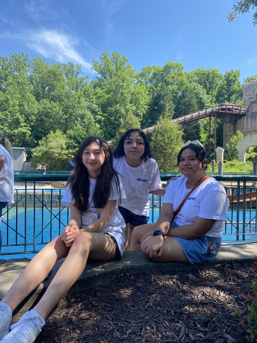 A fun day at Busch Gardens with our 8th graders! <a href="/MrsHumeCE/">Melissa Hume</a> @KSalonish