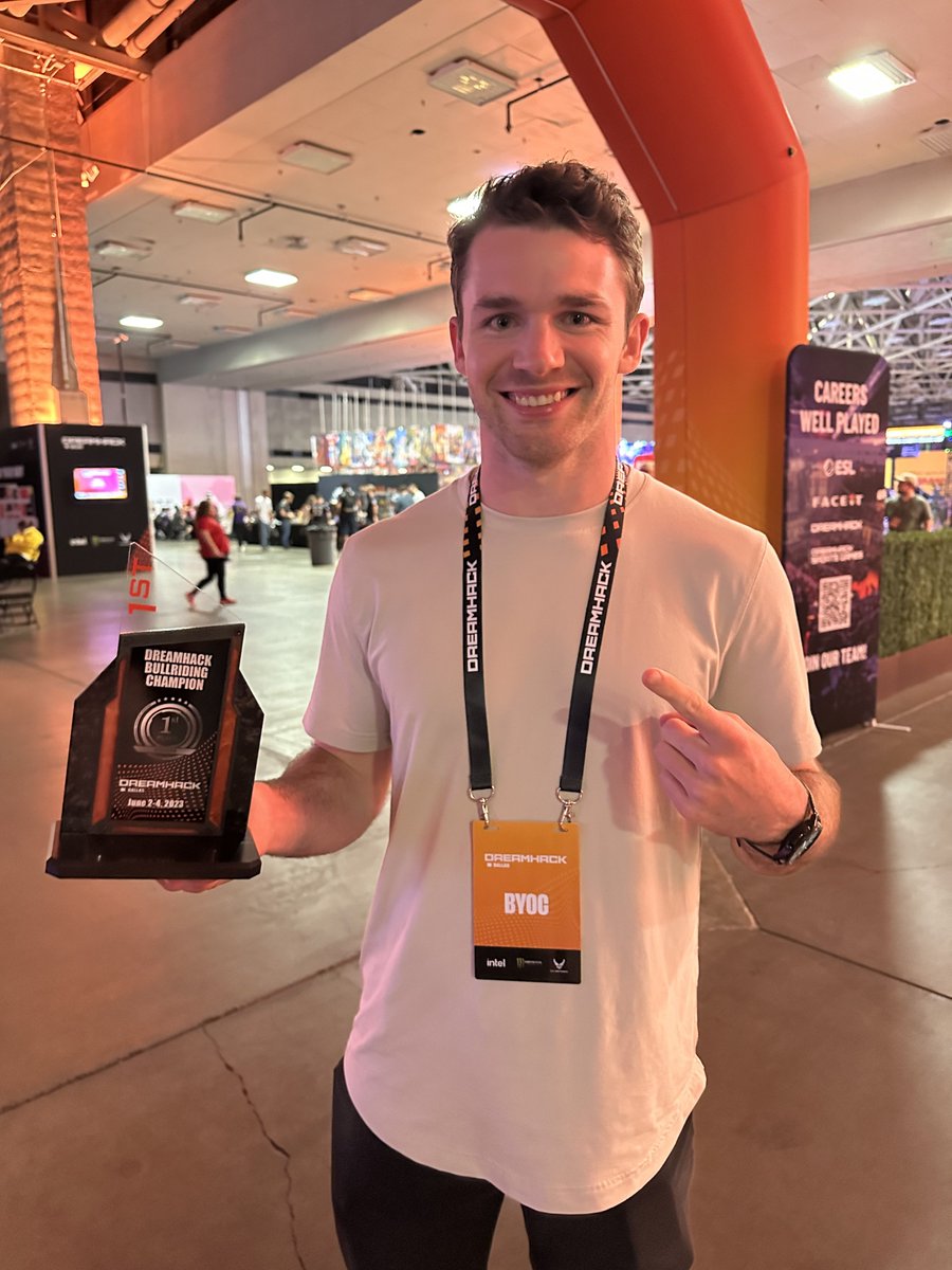 lilmillyyy's tweet photo. Dreamhack Bull-riding Champion 2023 https://t.co/LpQdc8J5AZ