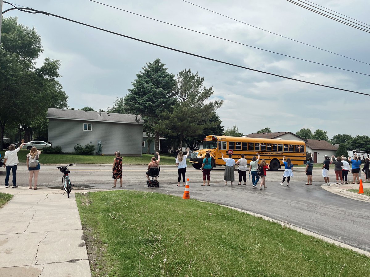mskatieschuster's tweet photo. Happy last day of the 22-23 school year! 🥰 #mckinleystrong #owatonnaproud https://t.co/XgImQPrxYp