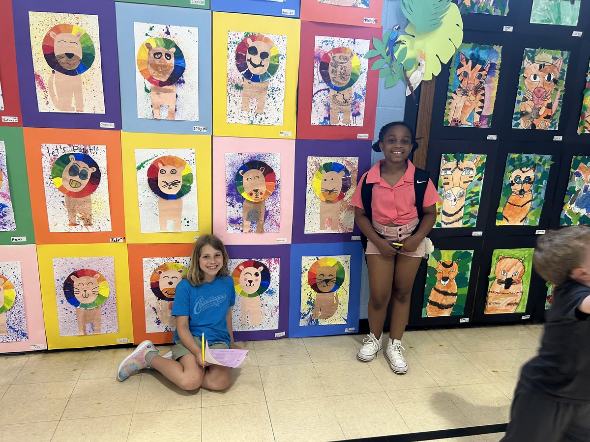 StevensCWC's tweet image. Mrs Kaufman is AMAZING!  What an incredible art show!  Lincoln has such talented students