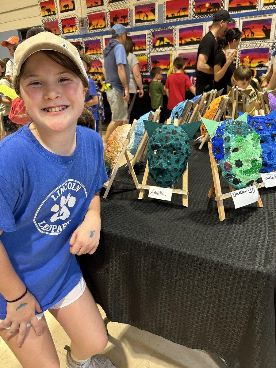 StevensCWC's tweet image. Mrs Kaufman is AMAZING!  What an incredible art show!  Lincoln has such talented students