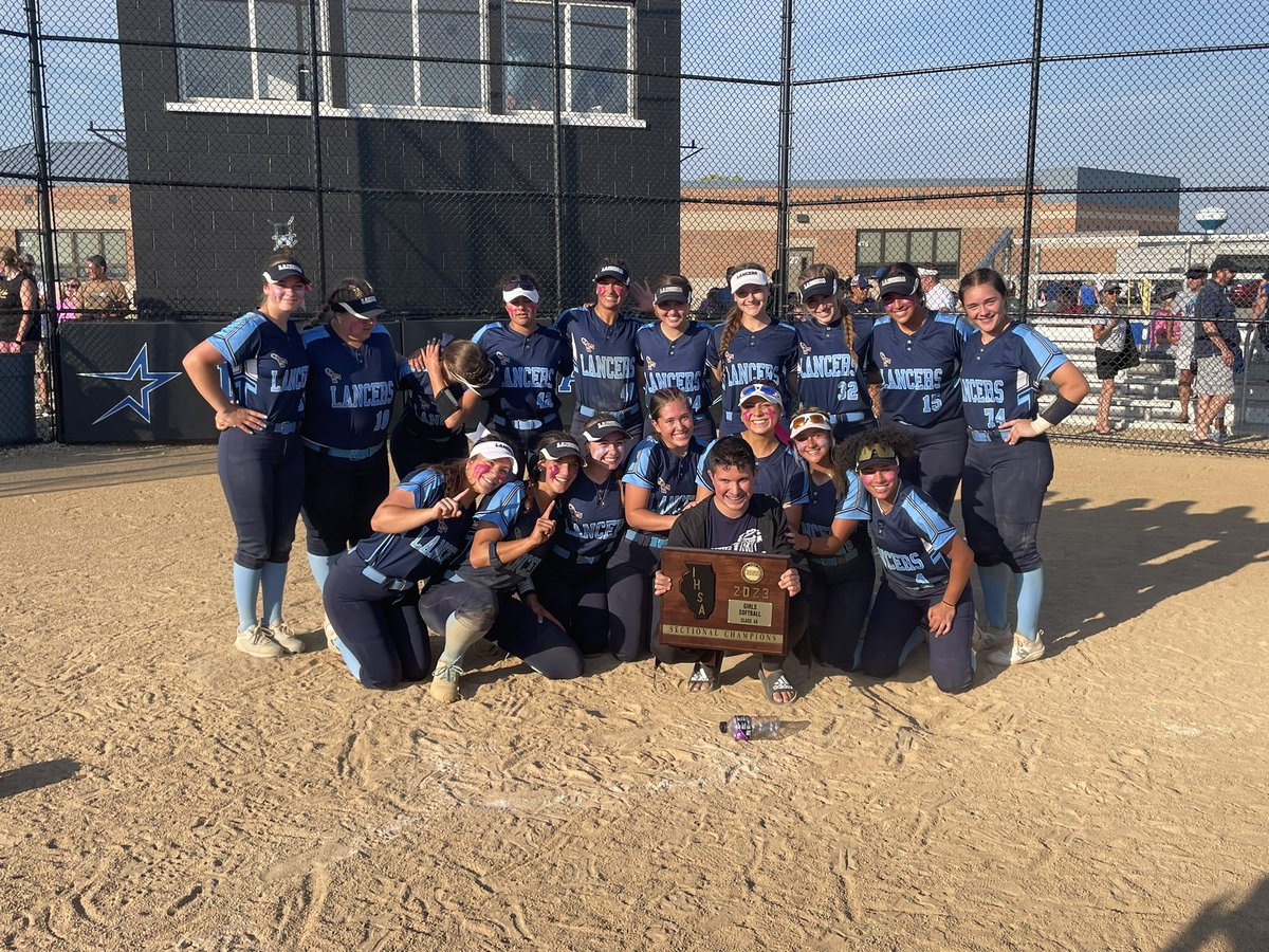 These are your 2023 IHSA 4A Sectional Champion Lancers <a href="/LPLancersSB/">Lake Park Softball</a>  #WeAreLakePark