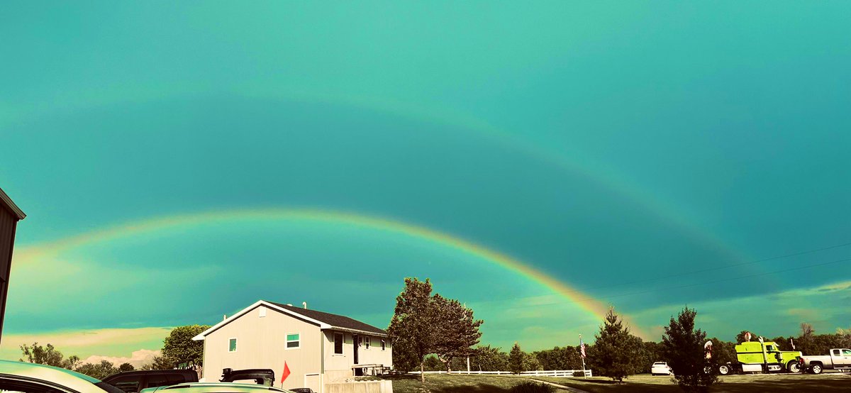 NumbMika's tweet photo. Double rainbow 🌈🌈 https://t.co/MicHZIguWj