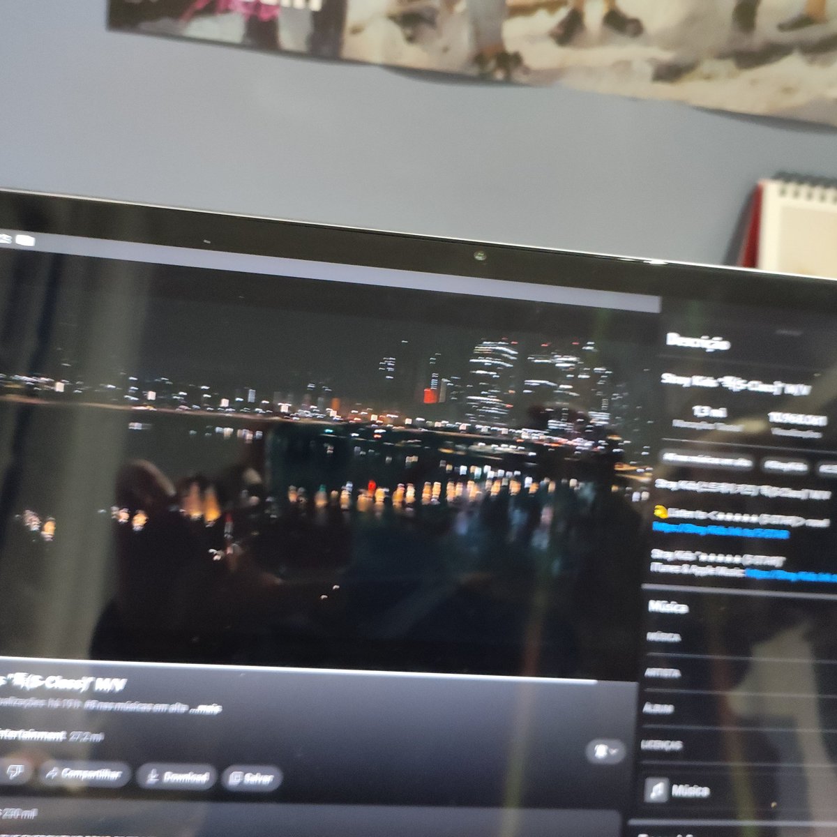 SKZyoutubeBR's tweet photo. adm fazendo stream pelo tablet e querendo tirar uma foto boa acho que não deu certo 😭😔
@Stray_Kids #StrayKids #스트레이키즈 #STAYINSPACE https://t.co/hjkbDnkQDN