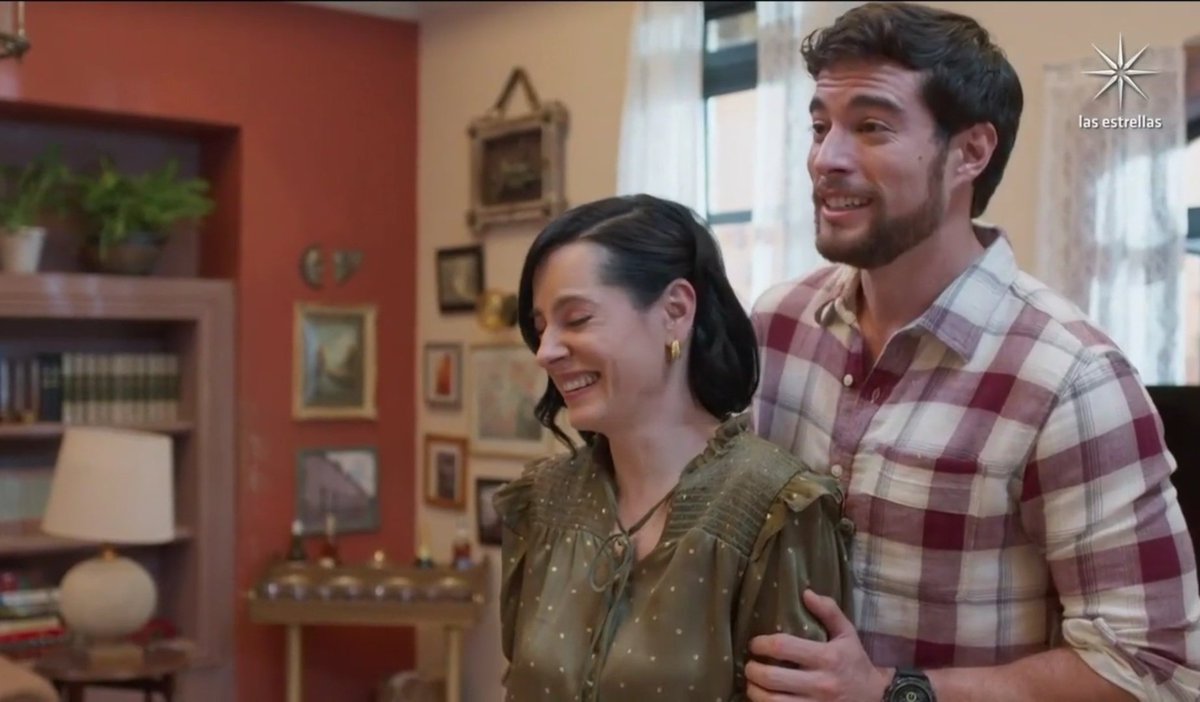Anamariacd02's tweet photo. David estaba flipando viendo como la ruca que no soporta a nadie, esta feliz con su nuera Camila, hasta parece buena persona y todo 🤣🤣🤣
#Damila #ElAmorInvencible https://t.co/llTrz1mO2U