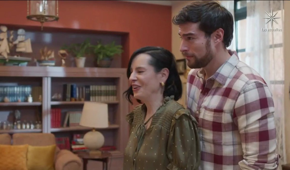 Anamariacd02's tweet photo. David estaba flipando viendo como la ruca que no soporta a nadie, esta feliz con su nuera Camila, hasta parece buena persona y todo 🤣🤣🤣
#Damila #ElAmorInvencible https://t.co/llTrz1mO2U
