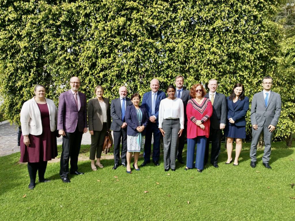 #EmbMikeFitzpatrick: “Con mis colegas, nos reunimos con la Sra. Fiscal General @DianaSalazarM2 está mañana. Reiteramos nuestro rechazo a cualquier violencia o amenaza contra las instituciones y sus representantes, y nuestro apego al respeto a las instituciones del Estado y al