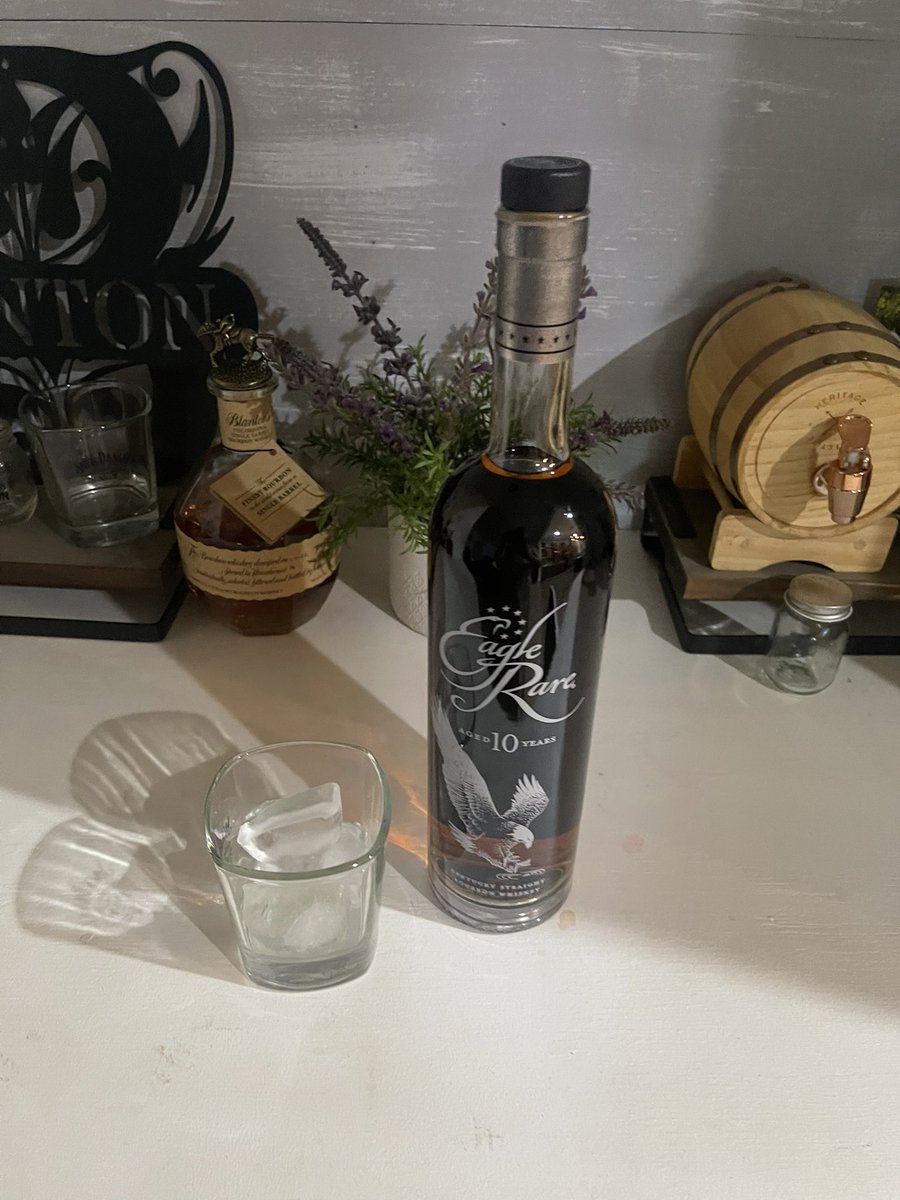 ebenton06's tweet photo. This week had some major ups and downs it finished STRONG today. Hereβs to a great weekend #freshpop #firstpourfriday. Added a mango cherry margarita for the wife and a cold beer #cheers ladies and gents!!! @aaron_tagerson @Mojo306 @whiskeynugget @mkostial05 @JenniPrickett https://t.co/DGMWZSuDvs