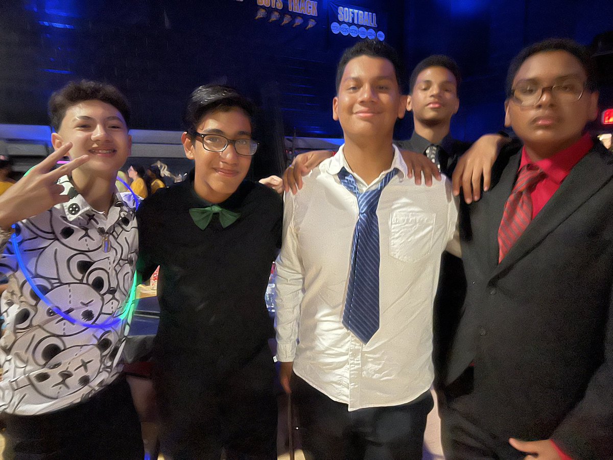 lezah41's tweet photo. #flms
8th grade dance
Looking beautiful https://t.co/twitzRmbXS