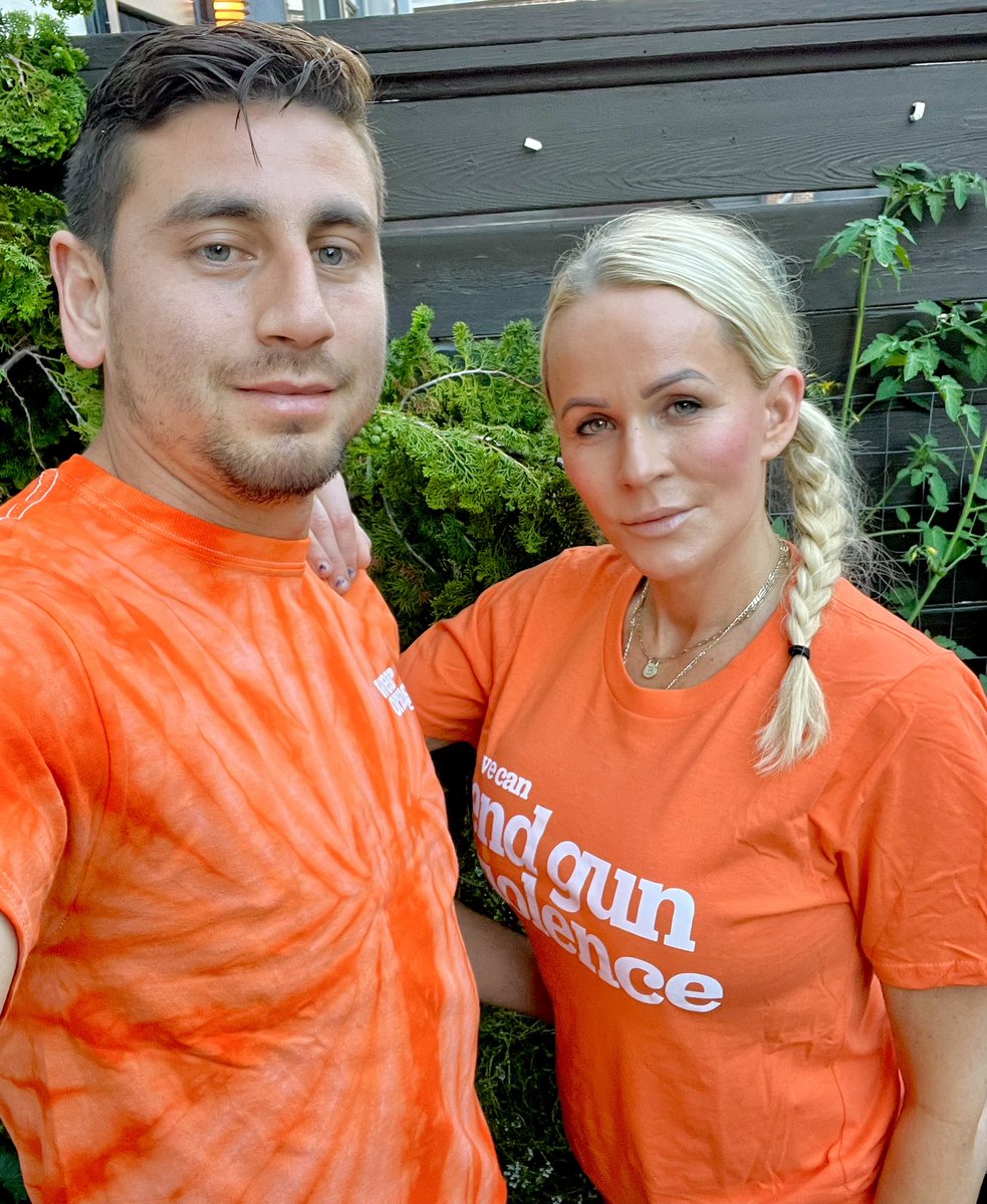AleBedoya17's tweet photo. We #WearOrange to honor the victims and survivors of gun violence in our country. Today is National Gun Violence Awareness Day and we will continue to stand together against gun violence so  we don’t live in fear in our schools, neighborhoods, or anywhere. @Everytown https://t.co/0pghlYO8A0