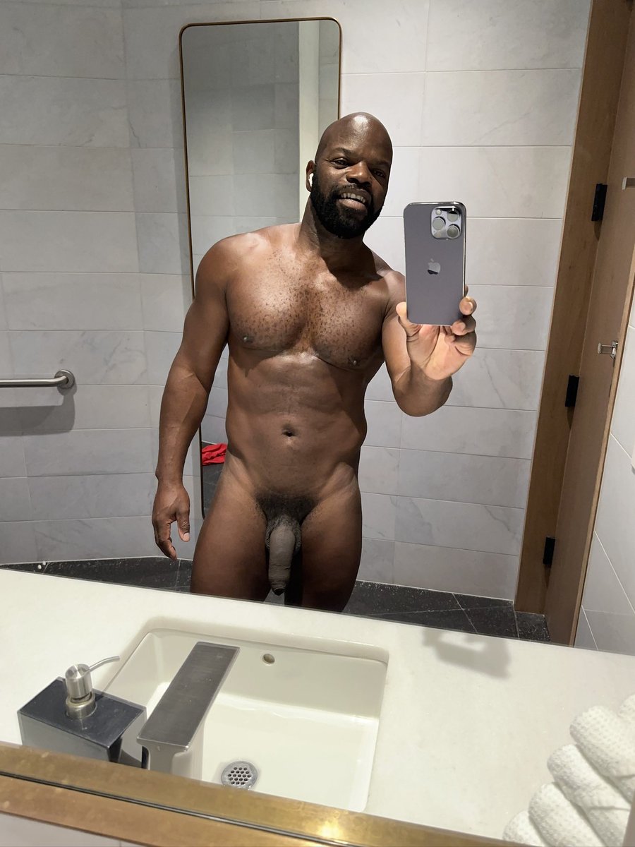 CutlerX's tweet photo. Hello NYC. There is someone on Grinder pretending to be me.  Let me make it clear.  It is not me. I am not in NYC. Do not send him or her your hard earned money. https://t.co/MY2cidoxqS
