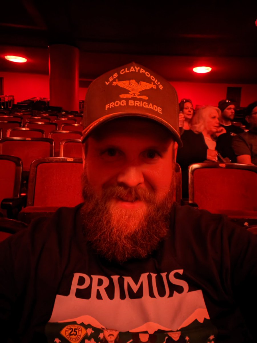 xCaptainCanadax's tweet photo. Lettttssss gooo! 🐸 Frog Brigade time! @seanonolennon @primus #seanlennon #frogbrigade #pinkfloyd https://t.co/fyEomMAK9q