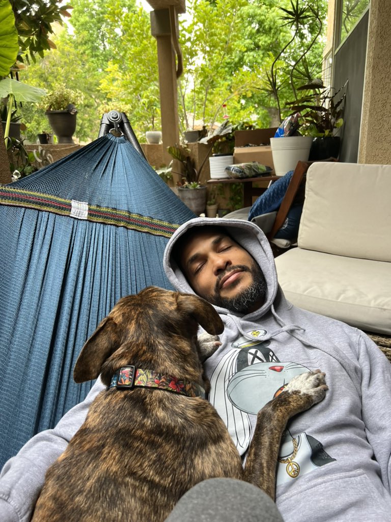 Von_Morpheu8's tweet photo. @maryripsjane Relaxing with my Baby-from-another-species🐶
#StonerDog 
#ProofOfDog 
#PitBullish https://t.co/0zfrNrVSfG