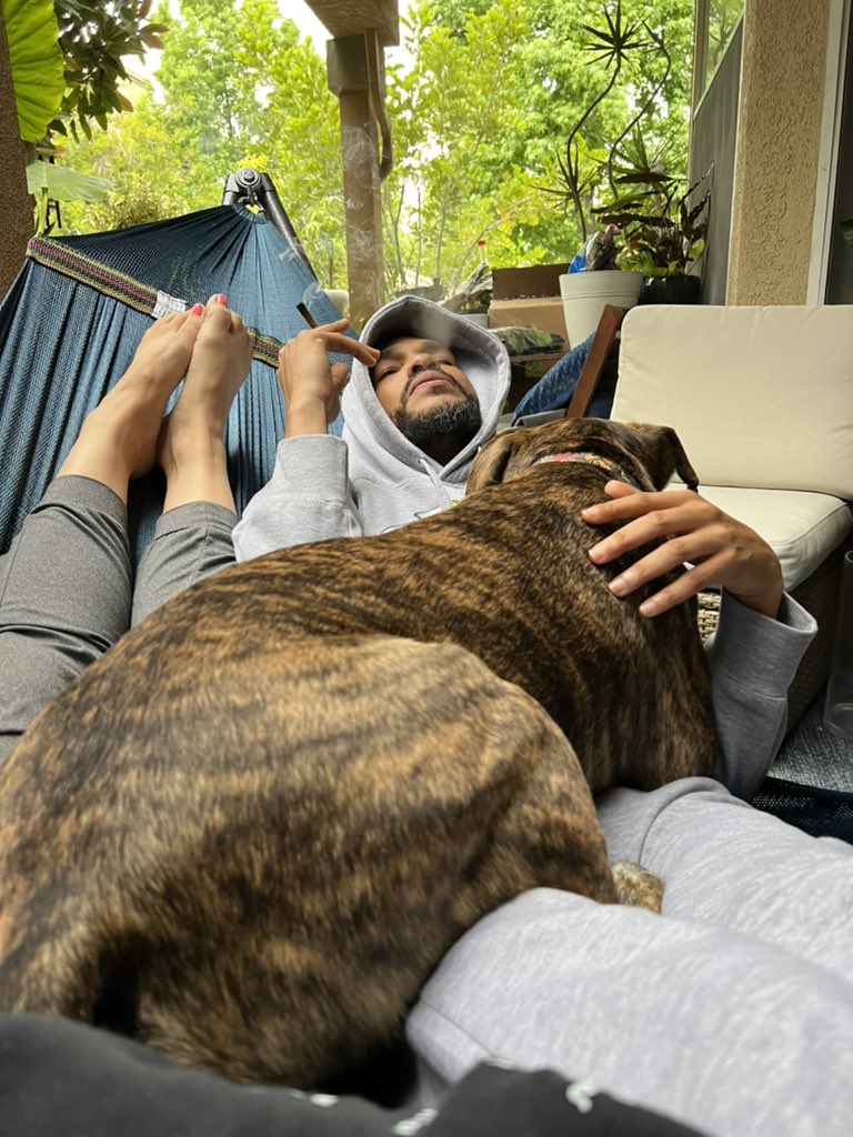 Von_Morpheu8's tweet photo. @maryripsjane Relaxing with my Baby-from-another-species🐶
#StonerDog 
#ProofOfDog 
#PitBullish https://t.co/0zfrNrVSfG