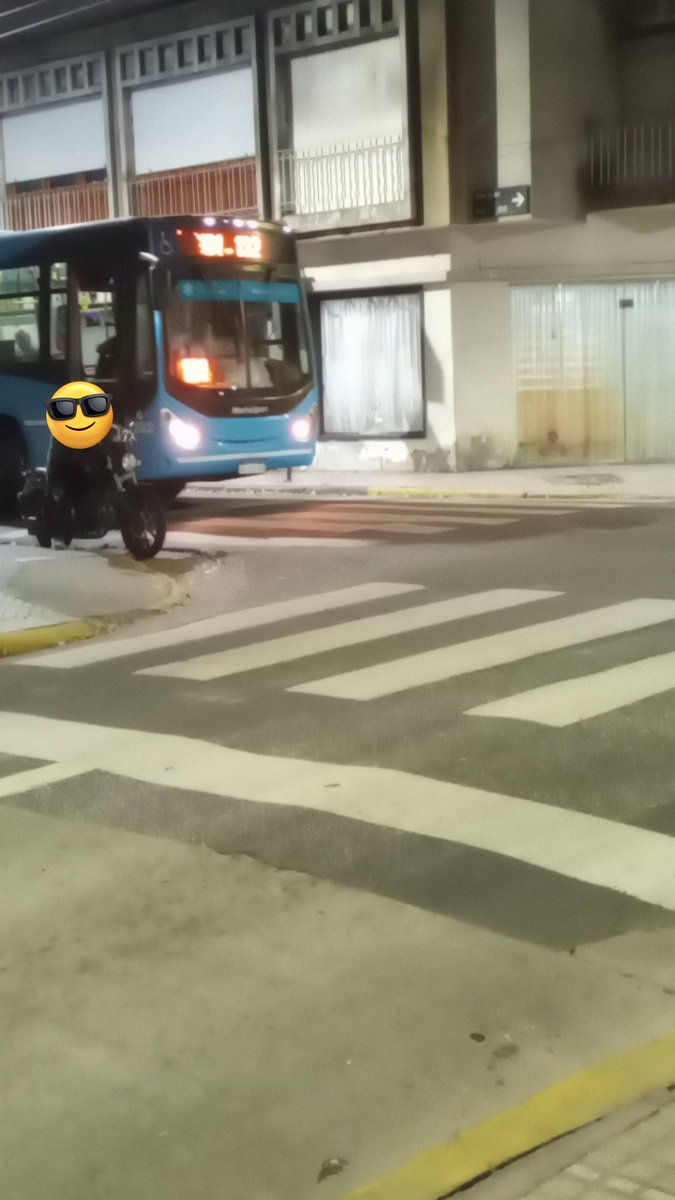 BuseswebRosario's tweet photo. El servicio nocturno de L131/132, ingresa a Barrio Puente Gallego y luego a Tío Rolo.
#Linea131 #Linea132 https://t.co/eTjT3zKTyo