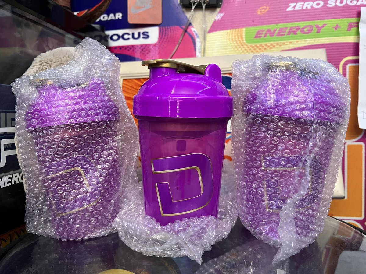 🚨GIVEAWAY🦠GIVEAWAY🚨

3 signed DAVIRUS shakers 

Just 

LIKE &amp; RT