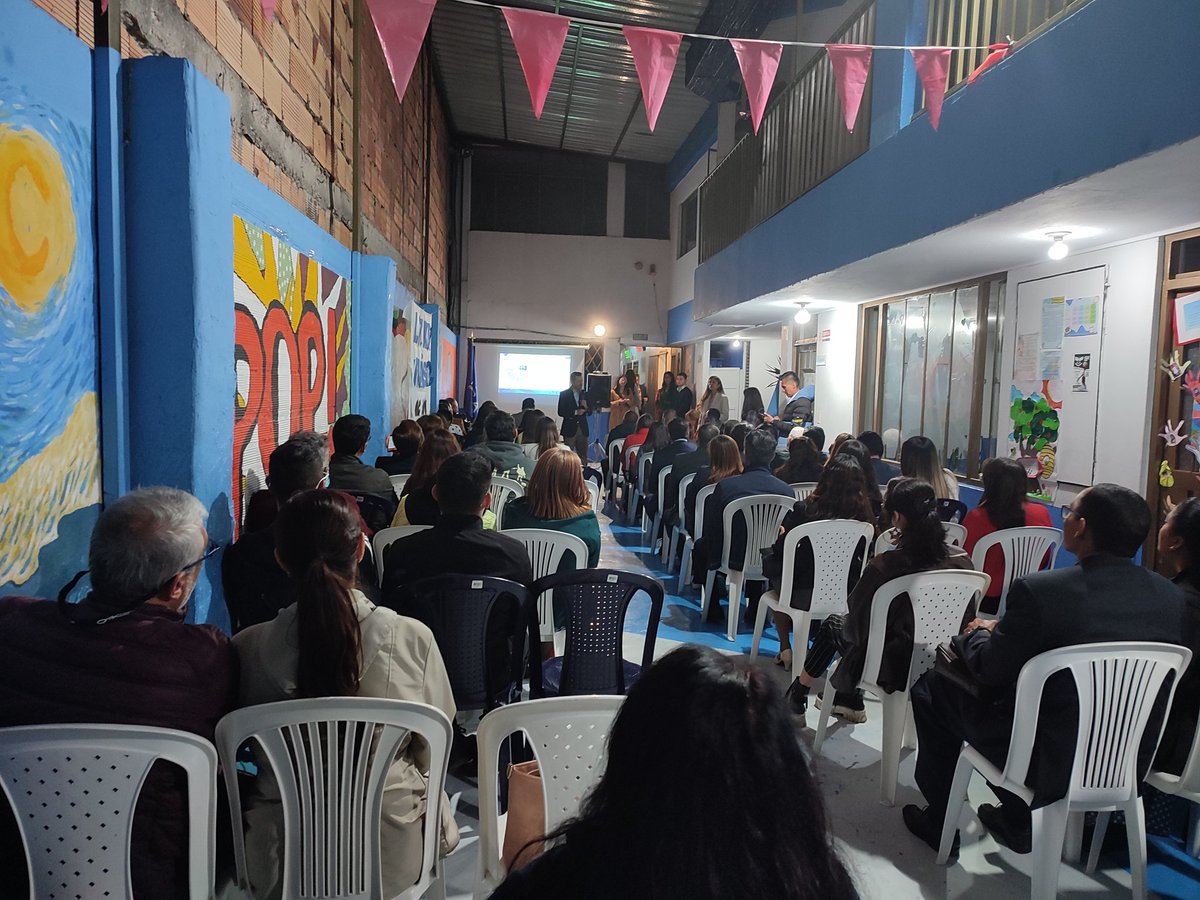 CamilaSarov's tweet photo. Hoy estamos en un encuentro Miraísta con líderes comunitarios de Suba. Es importante escucharlos porque son los que constantemente trabajan por la localidad 🥳🥳 #LíderesPorSuba https://t.co/XdyKmJIUxP