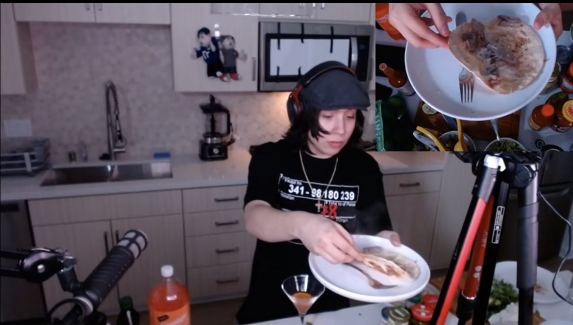 golduckity's tweet photo. stream desde su sillón: ✅️
stream desde su cocina: ✅️
stream desde el baño: ✅️
stream desde su coche: ✅️

stream desde su cama: HOY??? https://t.co/Eiunu48T0n