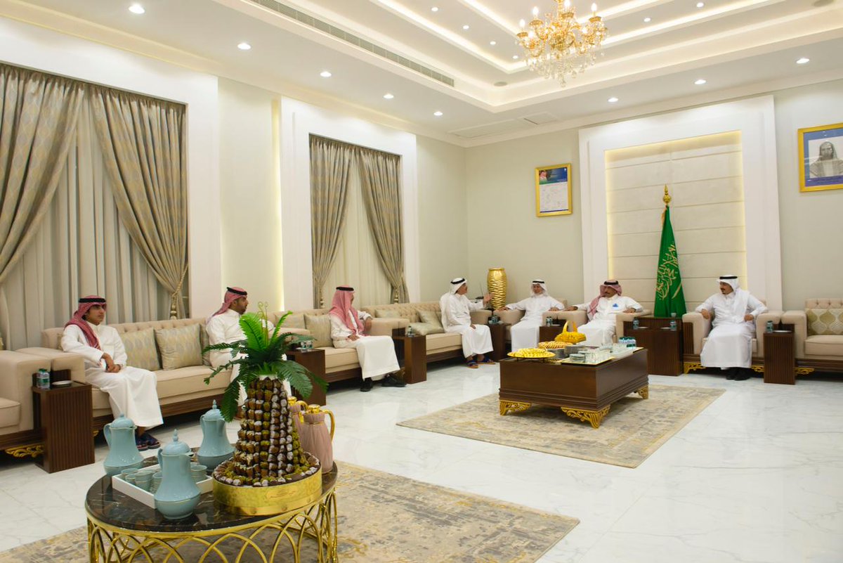 KSA_MCD_Alumni's tweet photo. ضمن مبادرة #لقاء_الوفاء رابطة خريجي الإعلام بجامعة الملك سعود تزور الدكتور سعود الغربي، المستشار بهيئة الإذاعة والتلفزيون ورئيس مجلس إدارة إعلاميون في ��نزله، وتقدم له هدية تذكارية بهذه المناسبة

@S_F_Algharbi
@AdelMK
@jarehfares
@tfayyar
@drsalghamdy https://t.co/V3RX20pSJh
