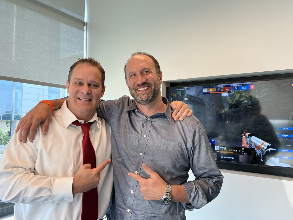 JasonBWLake's tweet image. Thrilled to have this absolute legend at our house tonight.

Team 3D.  Never say never.