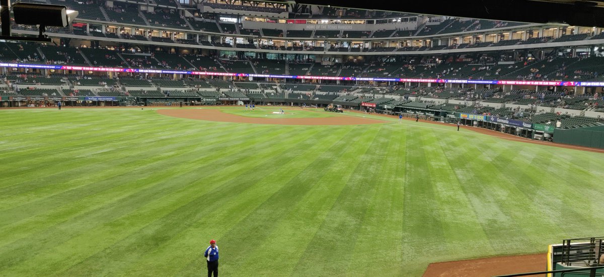 DMTMpodcast's tweet photo. I love the new stadium @Rangers #MLB https://t.co/Erxq5wjcQb