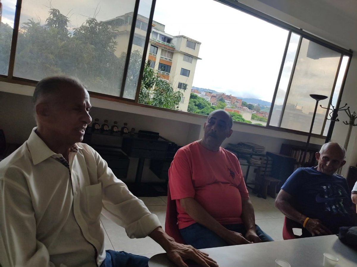 Hoy en reunión  de la dirección ejecutiva municipal del municipio Sucre, organizando nuestras próximas actividades ¡Vamos hasta el final con <a href="/MariaCorinaYA/">María Corina Machado</a> <a href="/VenteVenezuela/">Vente Venezuela</a> !