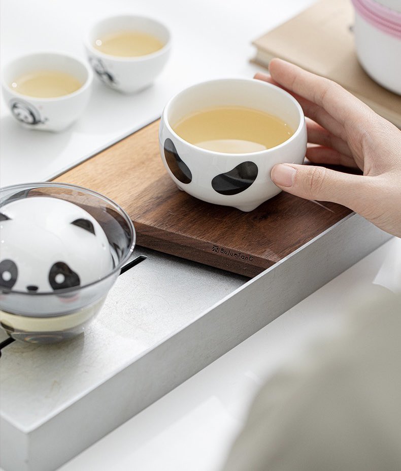 morimatea's tweet photo. Is a fun and lovely real giant panda.
.
.
.
#portable #travelkit #travelset #panda #pandalover #gaiwan #teacup #cuppatea #brewedtea #funny #lovely #cute #elegance #elegantdesign #beautyproducts #tealoversunite #teacommunity #teablogger #small #exquisite #fascinating #morimatea https://t.co/kt4y2pjjtc
