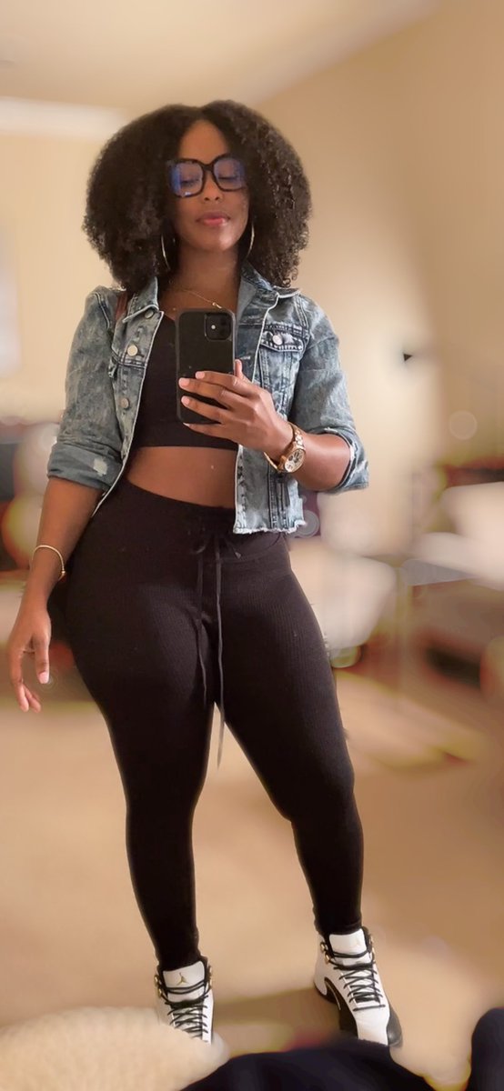 iCurlyCae's tweet image. I’m trying to think of what I want to do to my curls for #curlfest 

This picture is from Jan. 2021. The last time I wore my curls out. 

It’s been braided up for 2 years. 

Because who has time to do hair?!