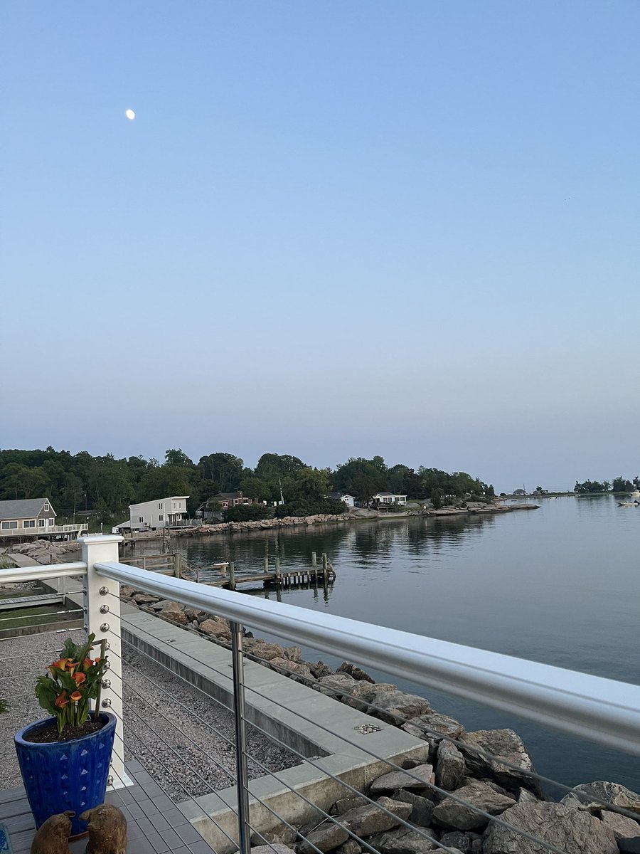 The moon at sunset. 

#MyPhoto #MyPhotos #MyPhotography #MyPhotograph #MyPhotographs #MyPhotographicalWorld #MyPhotographyBeginsHere #sunset #Dusk #Evening #Sunset #sunsetphotography